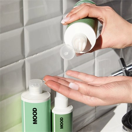 Mood Veggie Care Relaxing Conditioner Senza Solfati 400 ml in Capelli